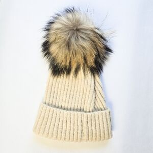 🦋LAST🦋 NWT Virginia Wolf Pom Pom Knit Hat, Beige